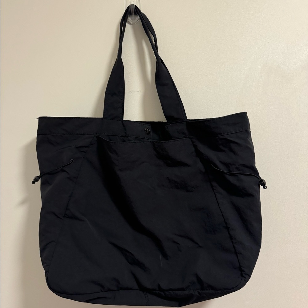 Lulu lemon tote bag